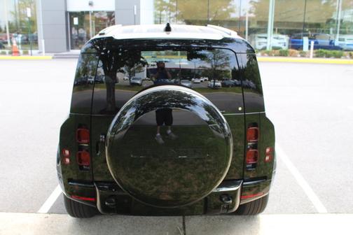 2025 Land Rover Defender X-Dynamic SE