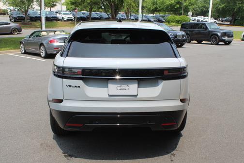 2026 Land Rover Range Rover Velar Dynamic SE