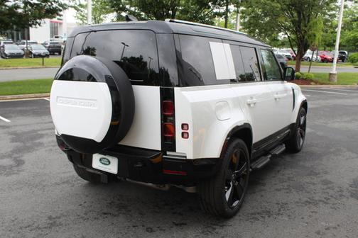 2025 Land Rover Defender X-Dynamic SE