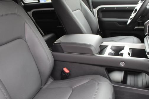 2025 Land Rover Defender X-Dynamic SE