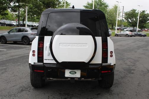 2025 Land Rover Defender X-Dynamic SE