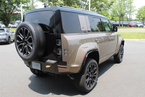 2025 Land Rover Defender OCTA