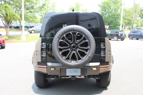 2025 Land Rover Defender OCTA
