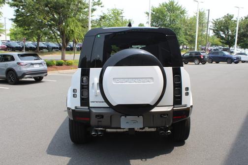 2025 Land Rover Defender V8