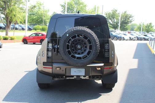 2025 Land Rover Defender OCTA
