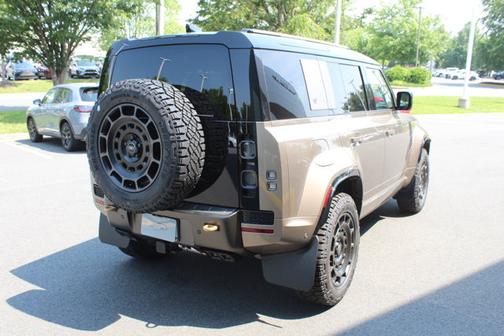 2025 Land Rover Defender OCTA