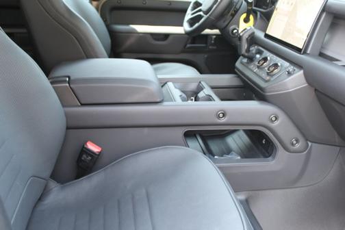 2025 Land Rover Defender OCTA