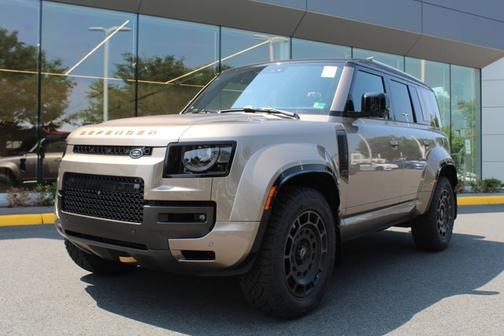 2025 Land Rover Defender OCTA