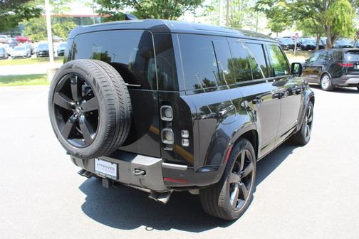 2024 Land Rover Defender V8