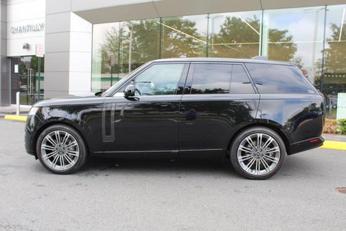 2025 Land Rover Range Rover SE