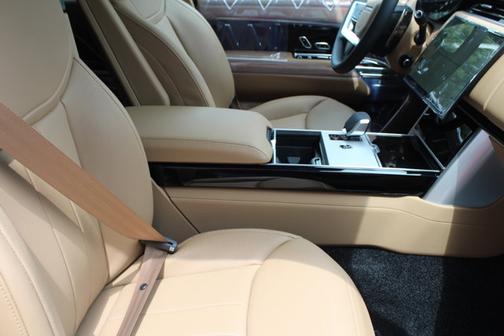 2025 Land Rover Range Rover SE