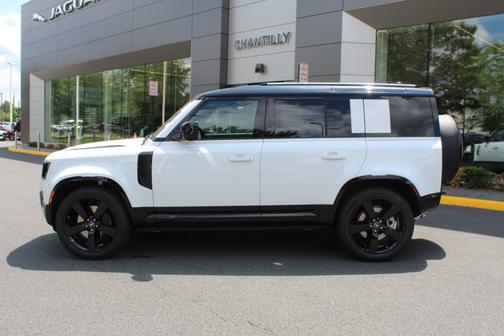 2025 Land Rover Defender X-Dynamic SE