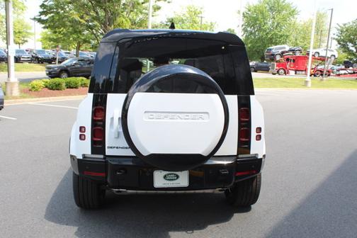 2025 Land Rover Defender X-Dynamic SE