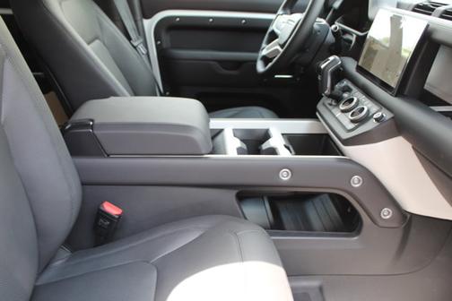 2025 Land Rover Defender X-Dynamic SE