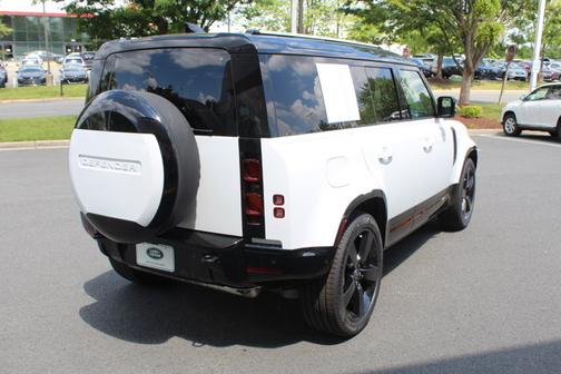 2025 Land Rover Defender X-Dynamic SE