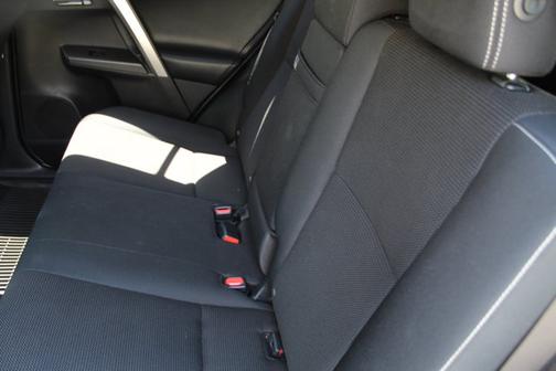 2018 Toyota RAV4 Hybrid LE