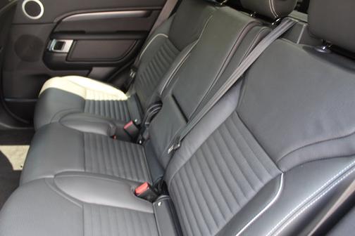 2024 Land Rover Discovery Metropolitan Edition