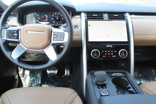 2024 Land Rover Discovery Metropolitan Edition