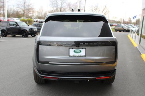 2025 Land Rover Range Rover SE