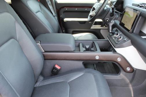 2024 Land Rover Defender X-Dynamic SE