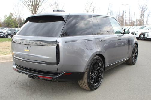 2025 Land Rover Range Rover SE