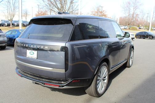 2025 Land Rover Range Rover SE