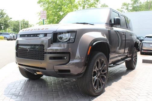 2025 Land Rover Defender OCTA