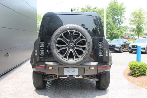 2025 Land Rover Defender OCTA