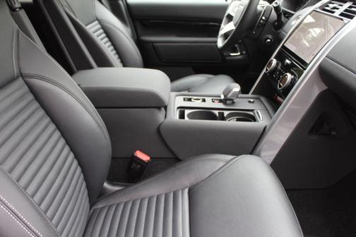 2025 Land Rover Discovery S