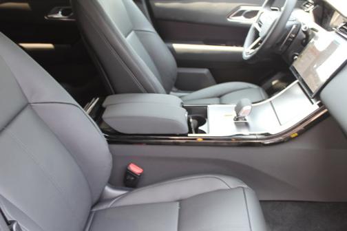 2026 Land Rover Range Rover Velar Dynamic SE