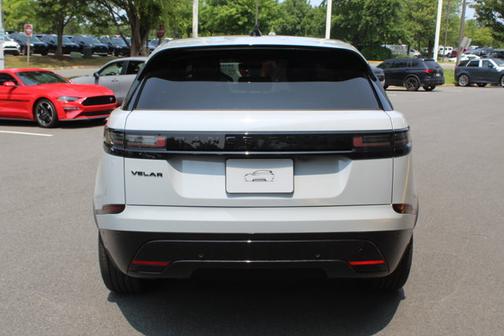 2026 Land Rover Range Rover Velar Dynamic SE
