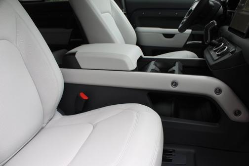 2025 Land Rover Defender X-Dynamic SE