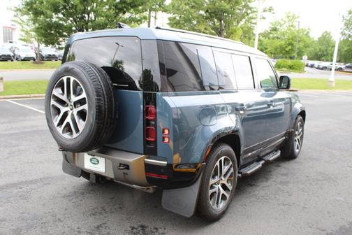 2025 Land Rover Defender X-Dynamic SE