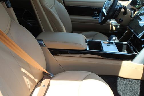 2025 Land Rover Range Rover SE