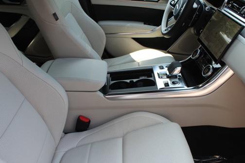 2024 Jaguar XF R-Dynamic SE