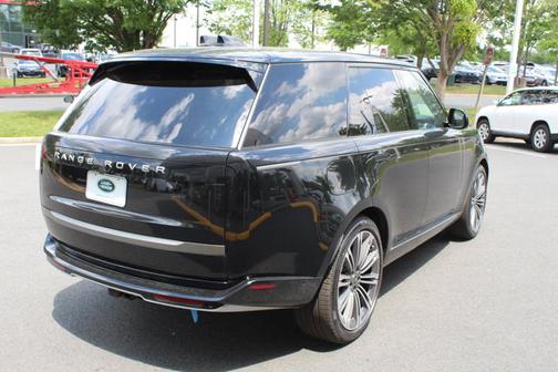 2025 Land Rover Range Rover SE