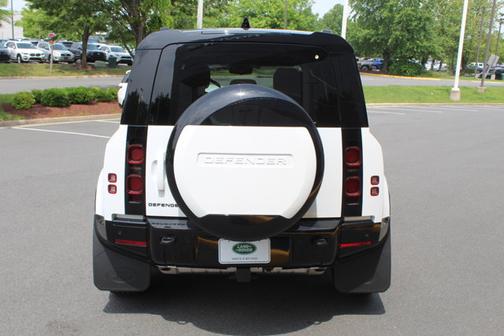 2025 Land Rover Defender X-Dynamic SE
