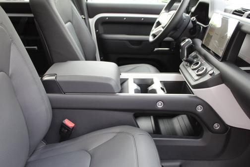 2025 Land Rover Defender X-Dynamic SE