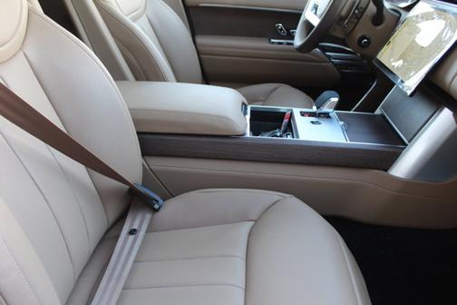 2025 Land Rover Range Rover SE