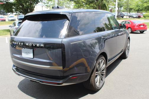 2025 Land Rover Range Rover SE