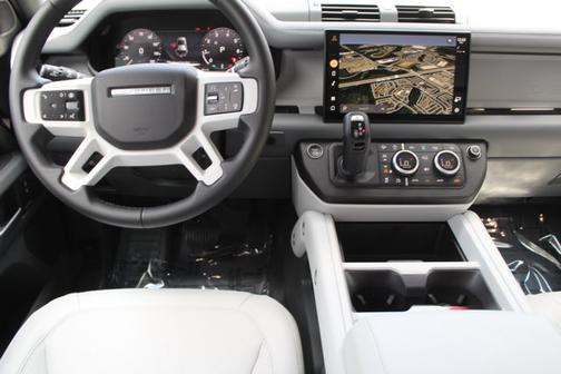 2025 Land Rover Defender X-Dynamic SE