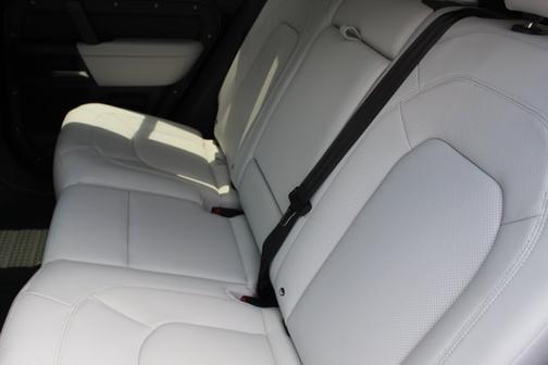2025 Land Rover Defender X-Dynamic SE