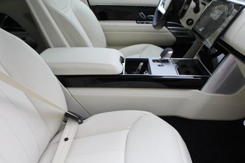 2025 Land Rover Range Rover SE