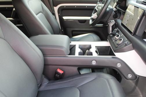 2025 Land Rover Defender X-Dynamic SE