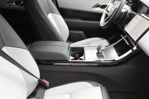 2026 Land Rover Range Rover Velar Dynamic SE