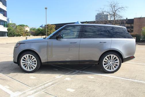 2025 Land Rover Range Rover SE