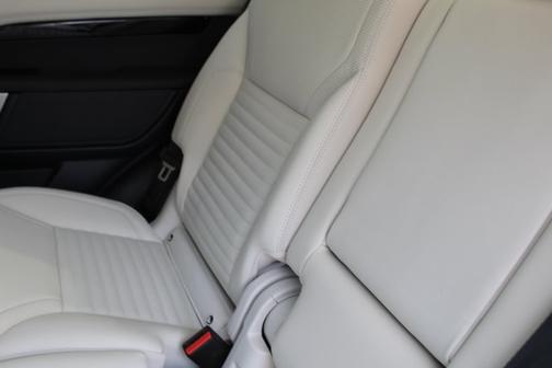2024 Land Rover Discovery S