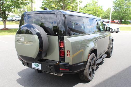 2025 Land Rover Defender X-Dynamic SE
