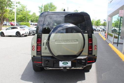 2025 Land Rover Defender X-Dynamic SE