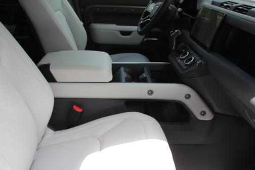 2025 Land Rover Defender X-Dynamic SE
